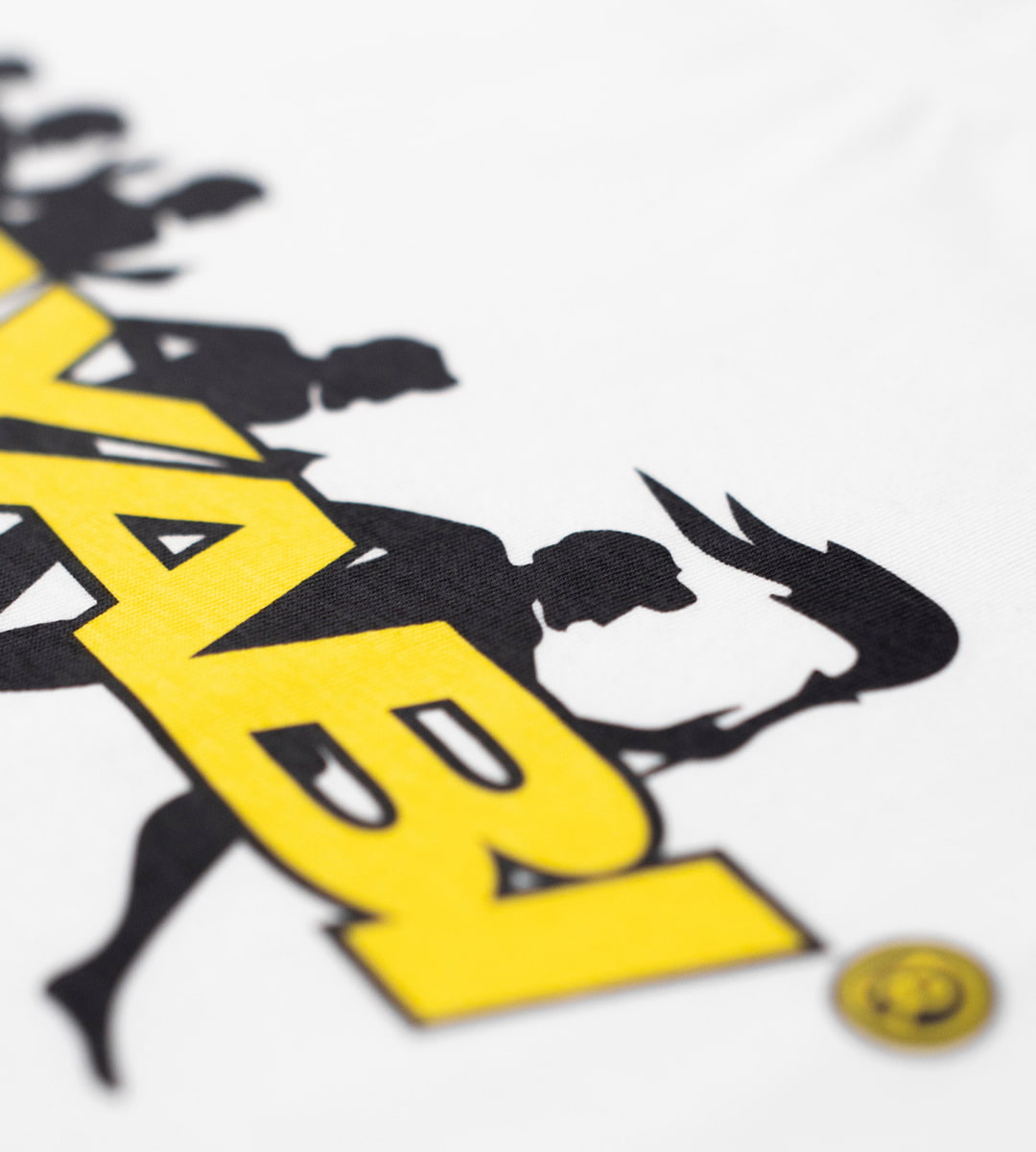 Foto de talle de camiseta guayabi letras amarillas