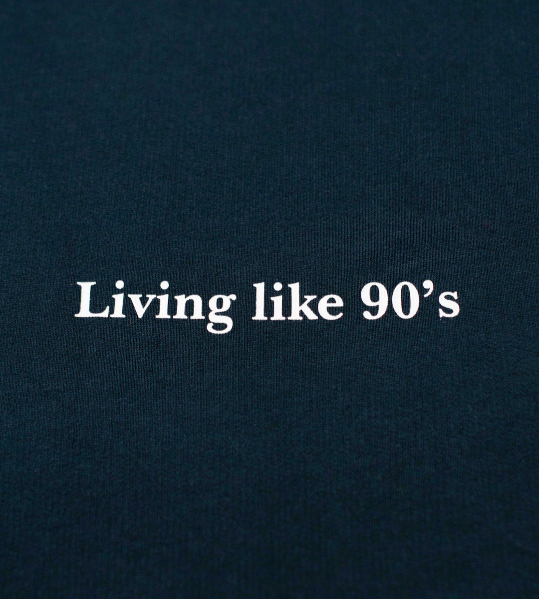 Parte posterior de sudadera Guayabi con texto 