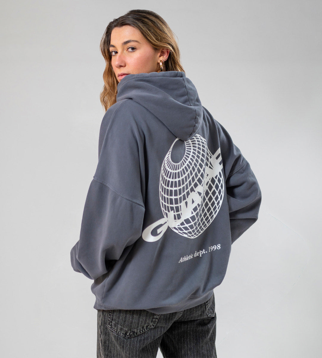 Chica con sudadera con capucha expo sevilla 92 Guayabi